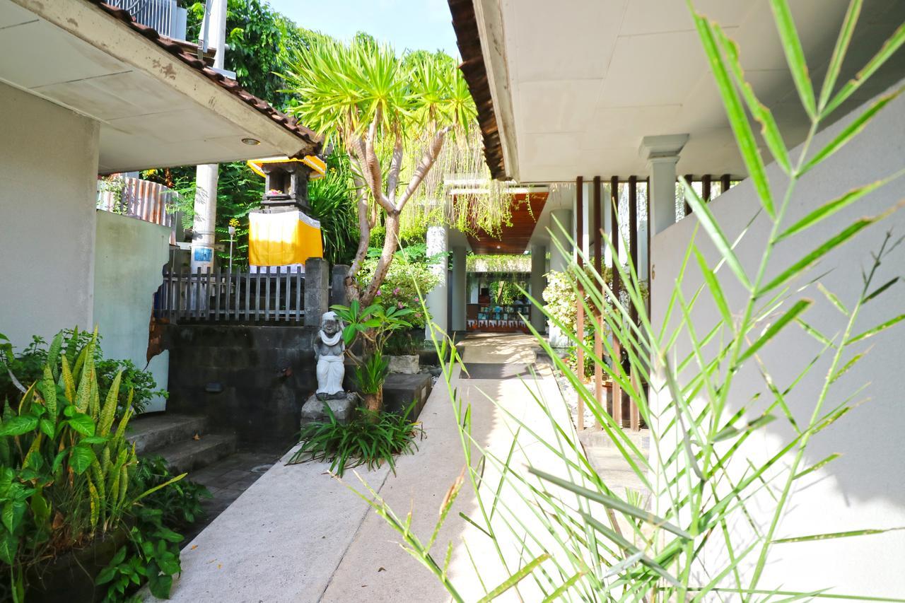 Aquarius Star Hotel Kuta  Exterior photo